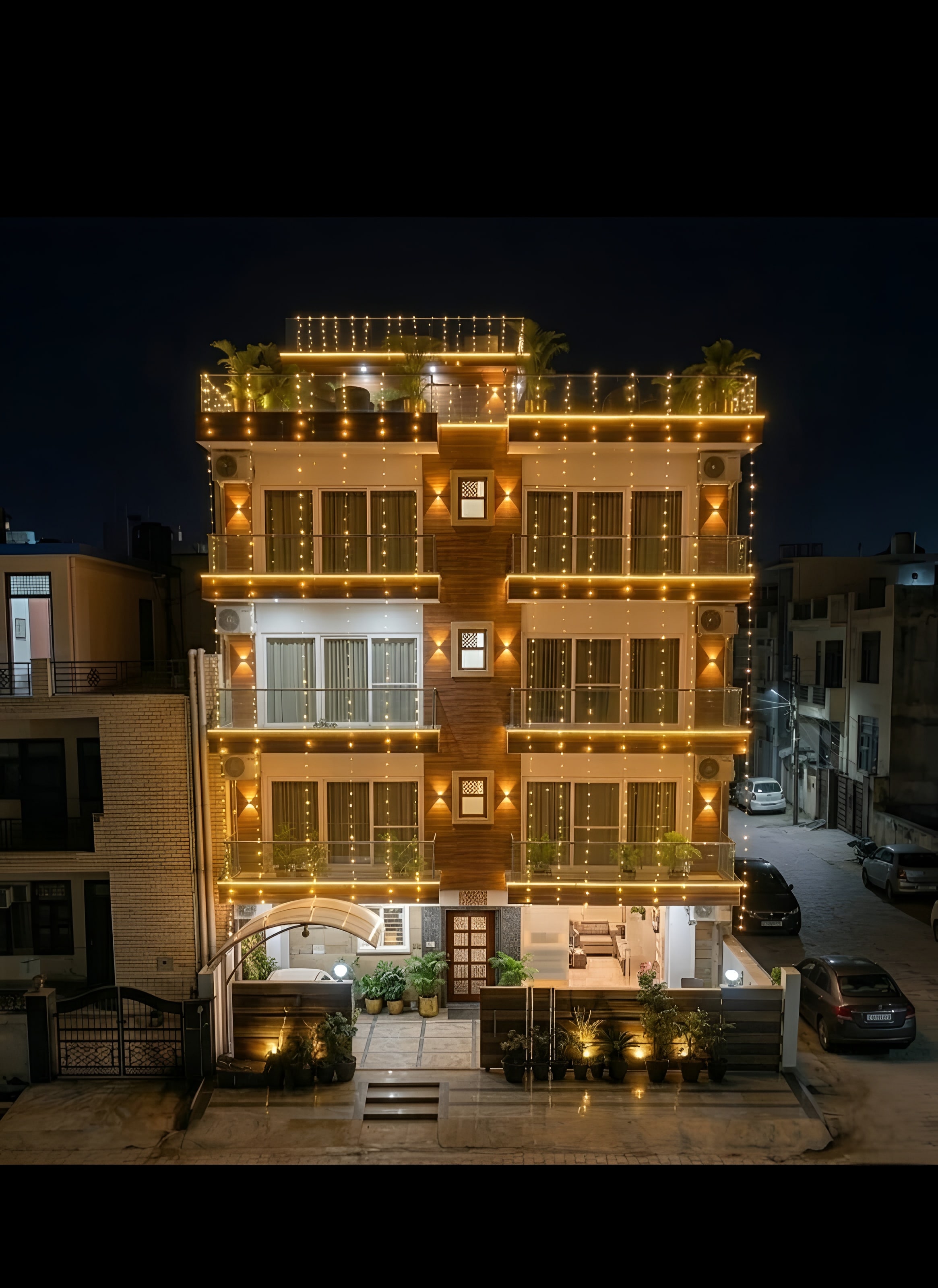 Sandalwood Hotel | Sec-38, Near Medanta Medicity - Tap to explore photos