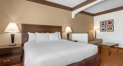 Best Western Tolleson Hotel Room Type - 1 King Bed, Non-Smoking, Microwave And Refrigerator, Wi-Fi, Full Breakfast