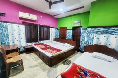 Hotel Sushil International 2 Minutes Walk from Sealdah Railway Station