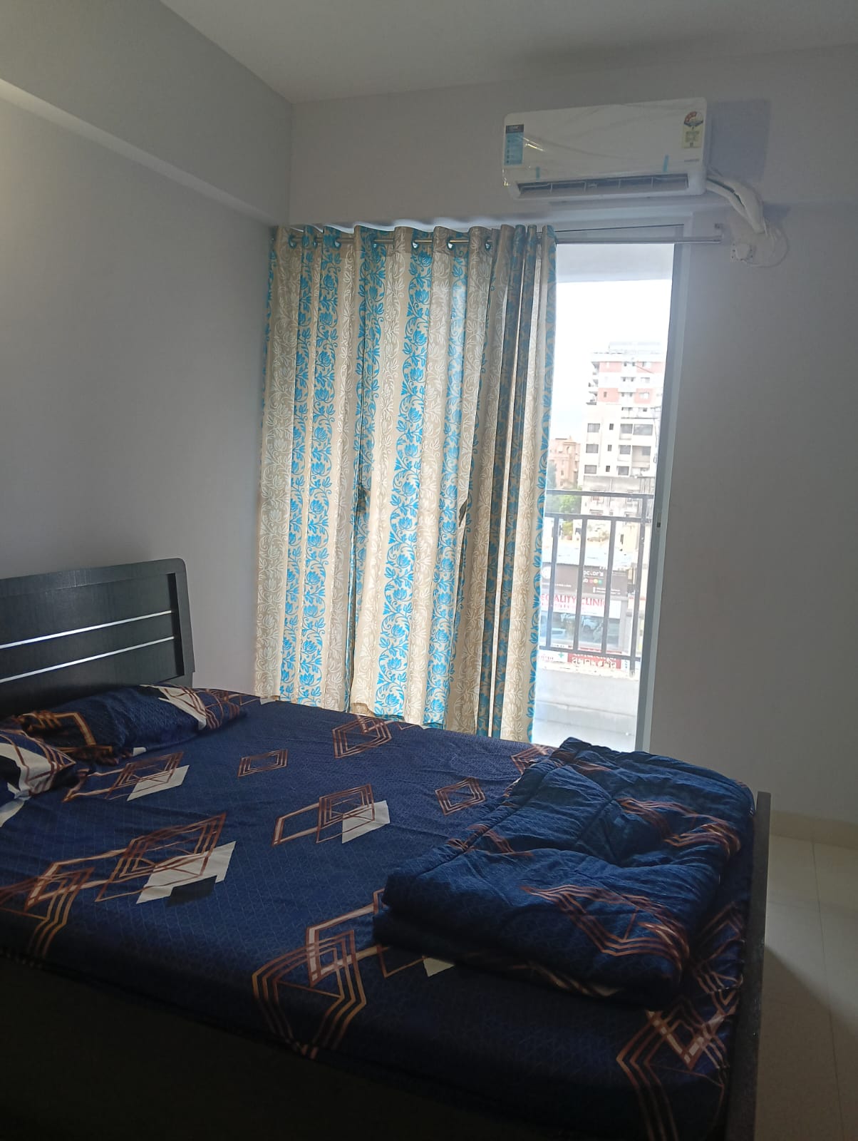 Spacious 2 bhk furnished flat - Tap to explore photos