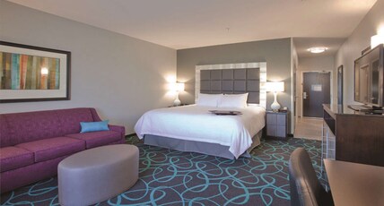 Hampton Inn Kearney Room Type - 1 KING SFBD MIC FRG NS