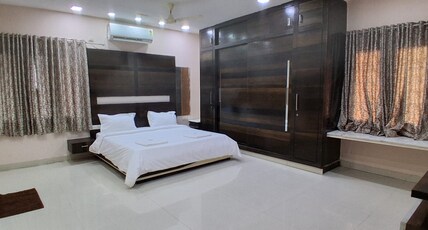 Downtown Stay - Rooms & Serviced Apartments Room Type - Premium Queen Room
