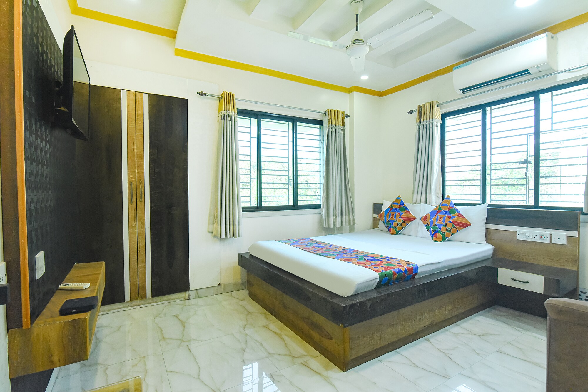FabHotel Guest O Polis Rajdanga - Tap to explore photos