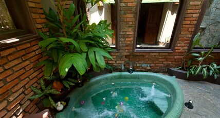 Reef Sri Lanka Room Type - Lily Pond Suite
