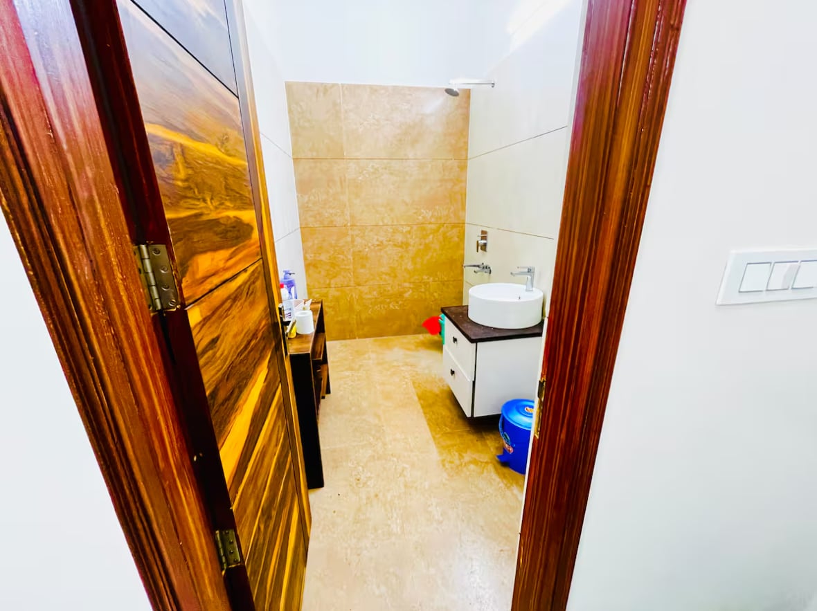 Garden Villa 200 meters from Expo Mart - Tap to explore photos