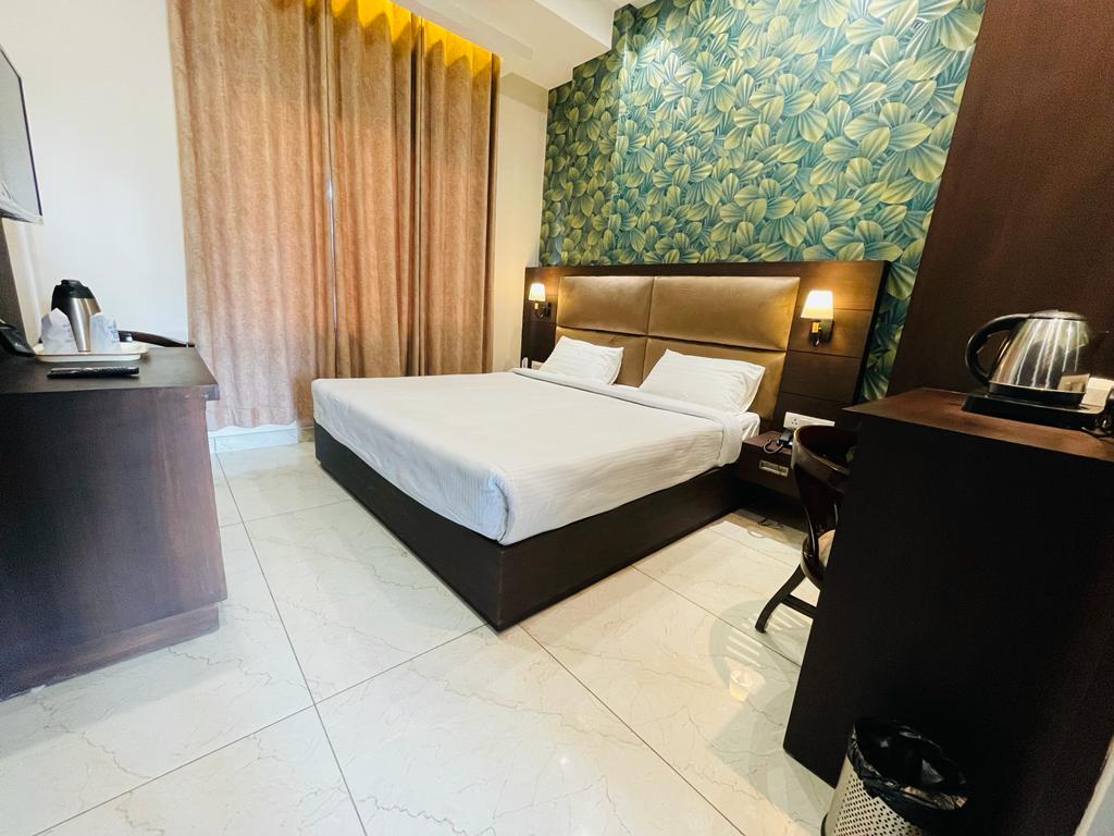 THE GRAND REGENCY - Tap to explore photos