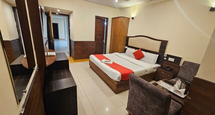 Hotel City Paradise Room Type - Super deluxe room with BALCONY