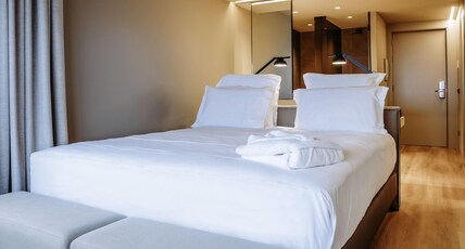 Mercure F Room Type - Privilege room with view and king size bed