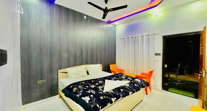 Ananya Hotel & Restaurant Room Type - Luxury Room with Landmark View