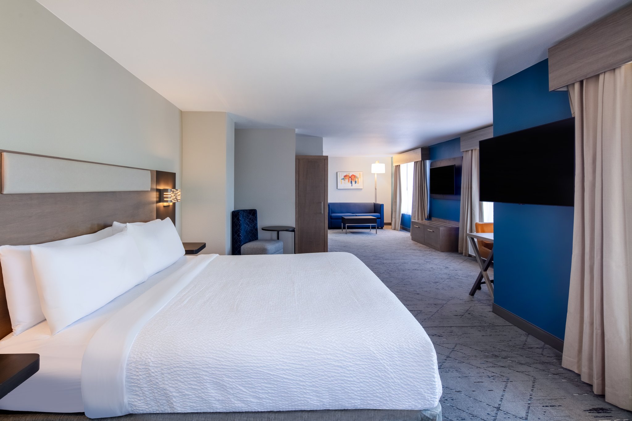 Holiday Inn Express & Suites Turlock-Hwy 99 - Tap to explore photos