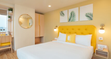 Bloom Hotel - BKC Kalina Room Type - Standard Queen Room
