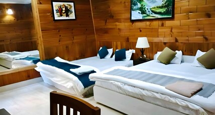 RRR VILLA & COTTAGE Room Type - Riverview Quad Room with Balcony