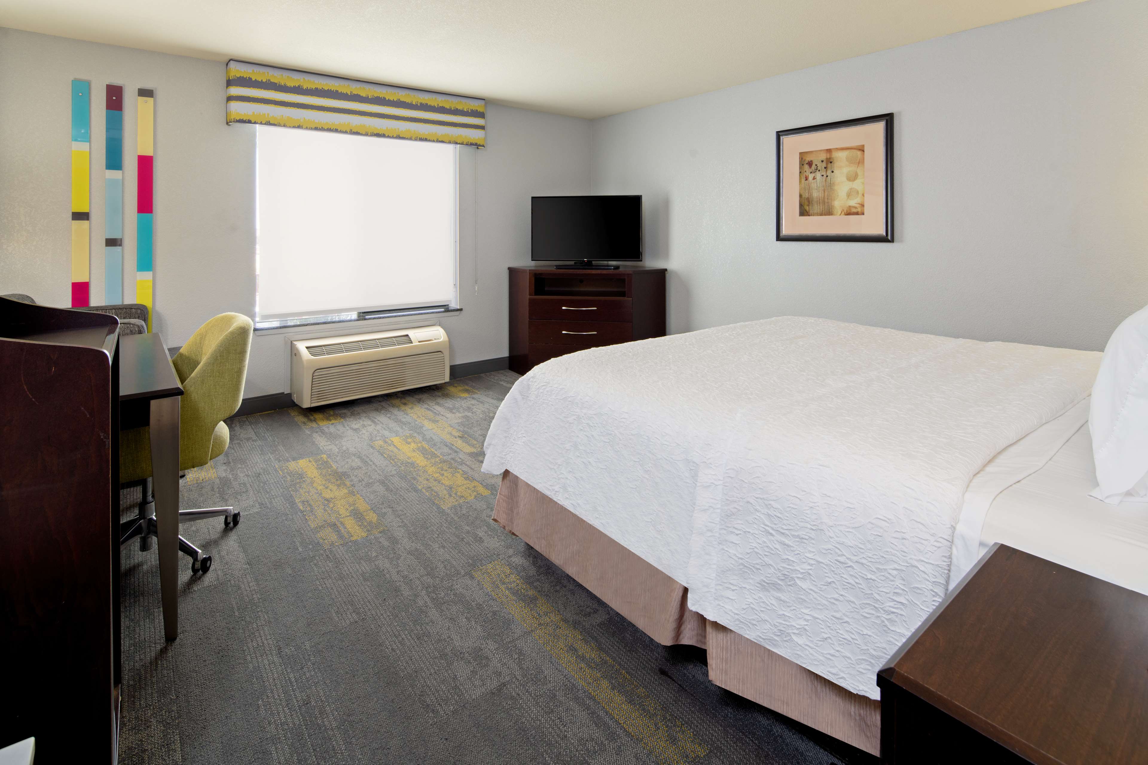 Hampton Inn & Suites Bakersfield/Hwy 58, CA - Tap to explore photos