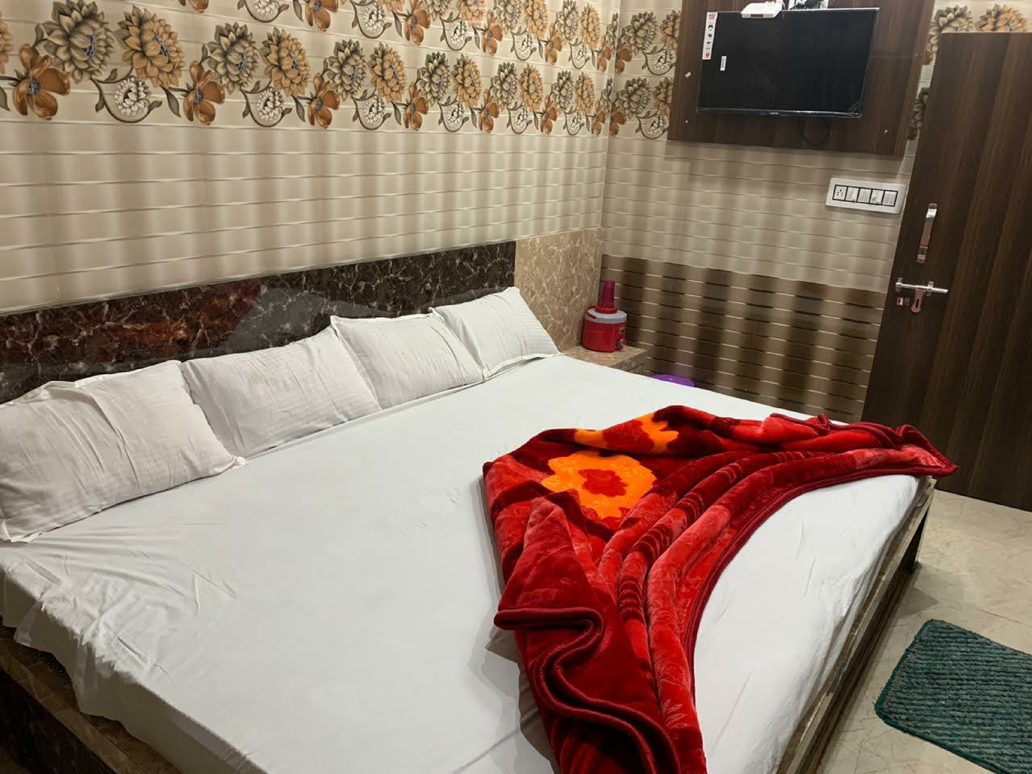 Hotel Izhaar - Tap to explore photos