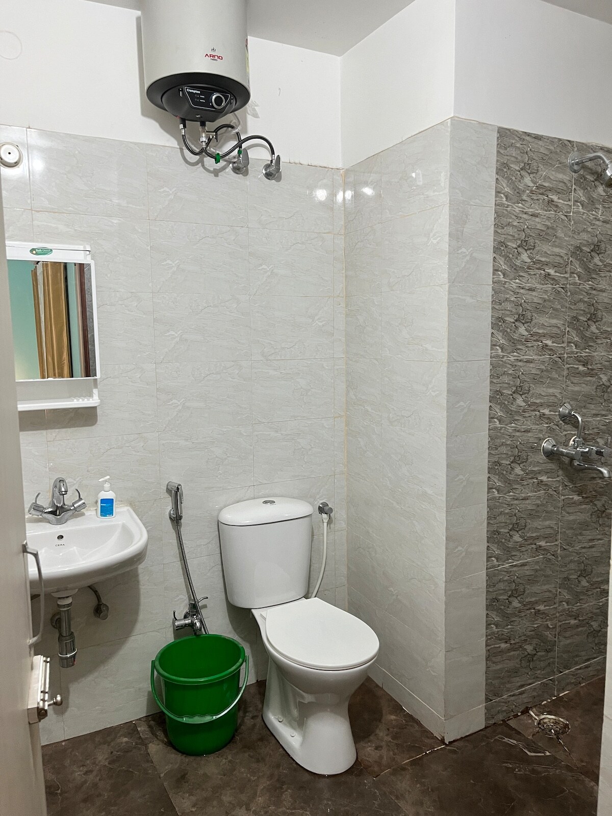 Mrdb stays(cozy home) 2bhk - Tap to explore photos