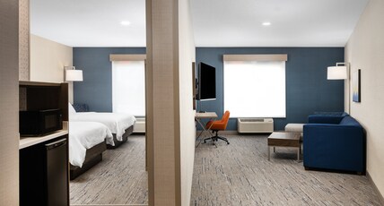 Holiday Inn Express Hotel & Suites Nampa Room Type - 2 Queen Suite Extra Office Space