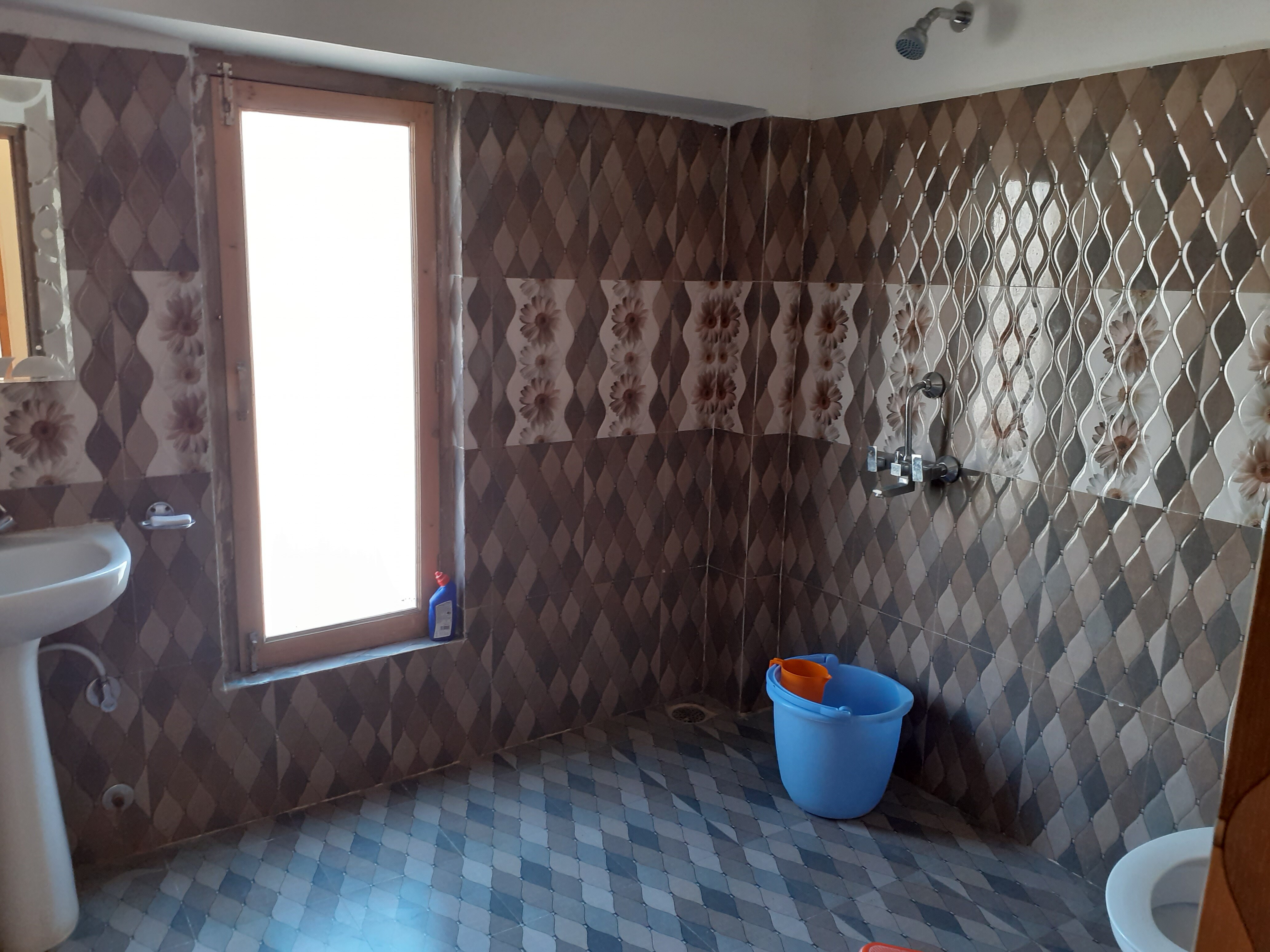 Shengoor Homestay | Rooms & Kitchen - Tap to explore photos