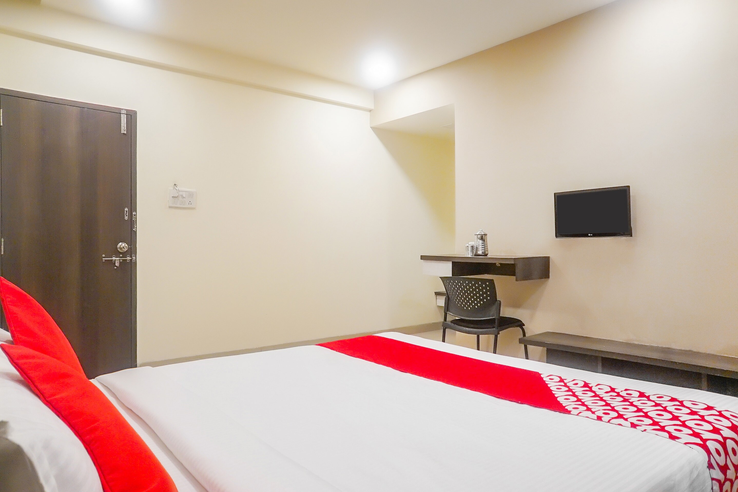 Hotel O Paradise Inn Talegaon Dabhade - Tap to explore photos