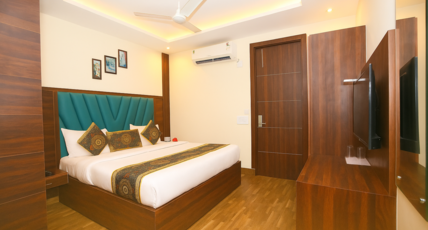 Hotel East Wood Amritsar Room Type - Deluxe Room - Window - City View