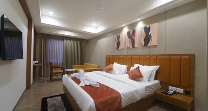HOTEL STATURE INN Room Type - DELUXE DOUBLE ( PETER)