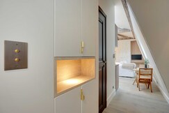 Beautiful Studio 2P Vendome Square