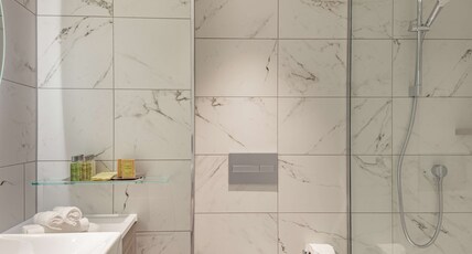 Doubletree by Hilton Bath Room Type - TWIN SUPERIOR ROOM