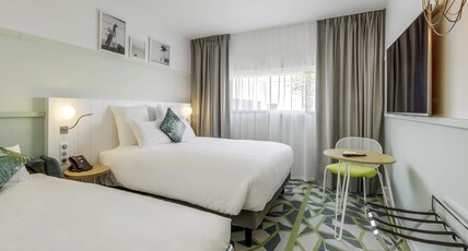 Mercure Paris Orly Tech Airport Room Type - Standard Room with 1 double bed and 1 single bed Mercure Paris Orly Tech Airport Room Type - Standard Room with 1 double bed and 1 single bed