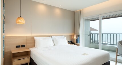 Jomtien Thani Hotel Room Type - Deluxe Seaview - Double bed Jomtien Thani Hotel Room Type - Deluxe Seaview - Double bed