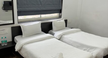 Sunny Executive Room Type - Twin Deluxe AC Room