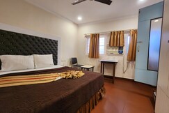 Hotel Al Sana 550 meters from Esplanade Metro