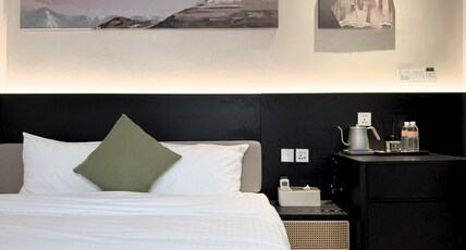 Asphodel Inn  Room Type - Deluxe King (Window)