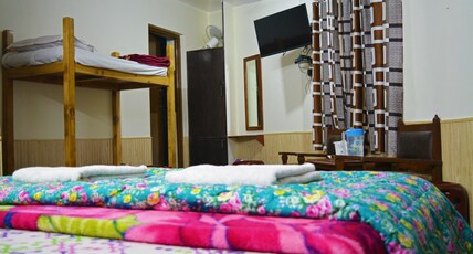 Hotel Alankar Room Type - Deluxe Room with Bunk Bed