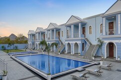 Red Tullip MD Valley Resort (4KM from Fatehsagar)