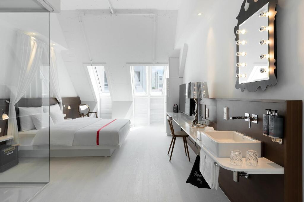Ruby Rosi Hotel Munich - Tap to explore photos