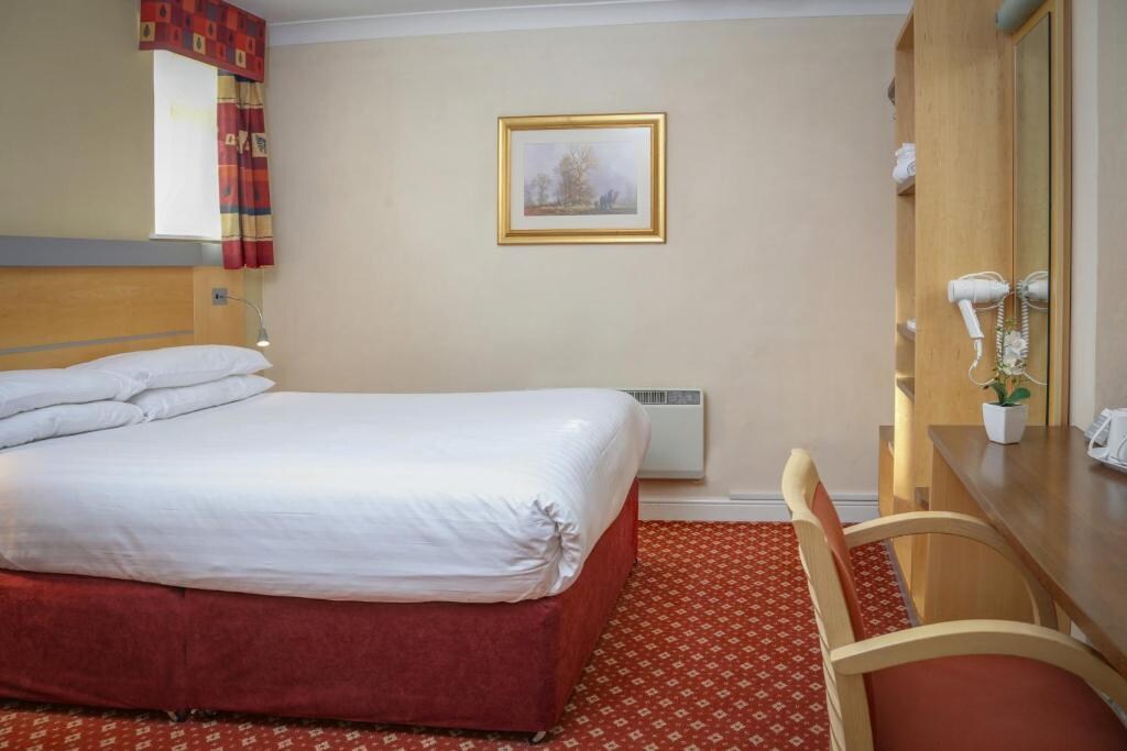 Belvilla Crewe Arms Hotel - Tap to explore photos