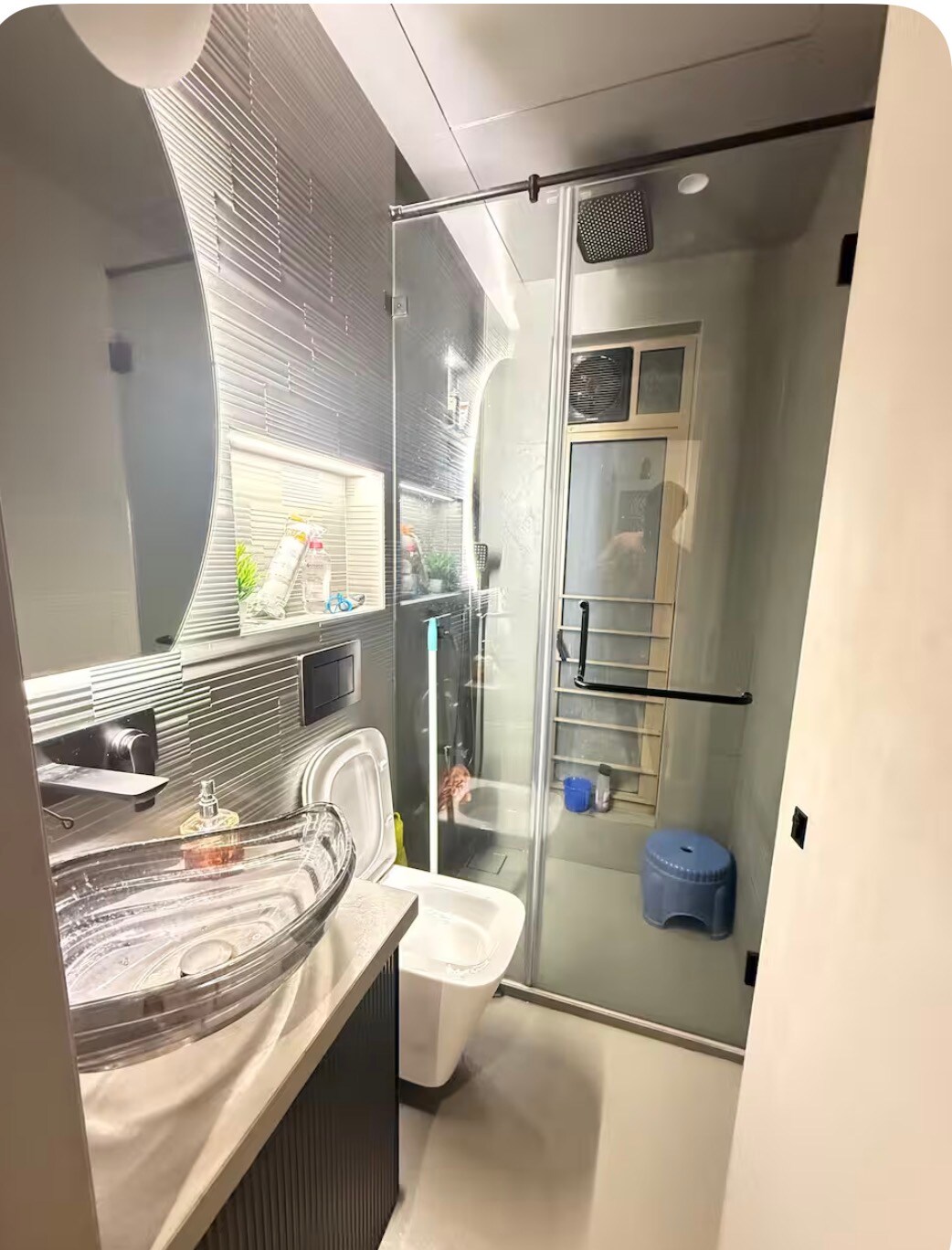 Private Ensuite Room in Modern Apartment - Tap to explore photos