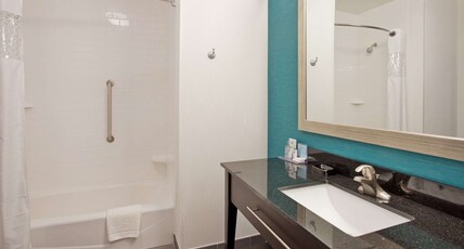 Hampton Inn Kearney Room Type - 1K MOB HEA ACC TUB SFBD NS