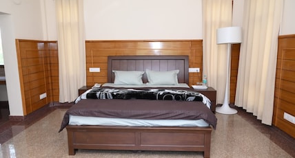 Hotel Som Kunj Circuit House Room Type - premium room