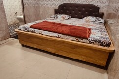 Pandit Niwas by MTMC| Rooms & Caretaker