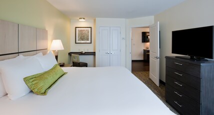 Candlewood Suites BEMIDJI, an IHG hotel Room Type - 1 King 1 Bdrm Suite Comm Access