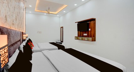 Super Townhouse Oak Banaras Station Formerly Gharana Residency Room Type - Deluxe