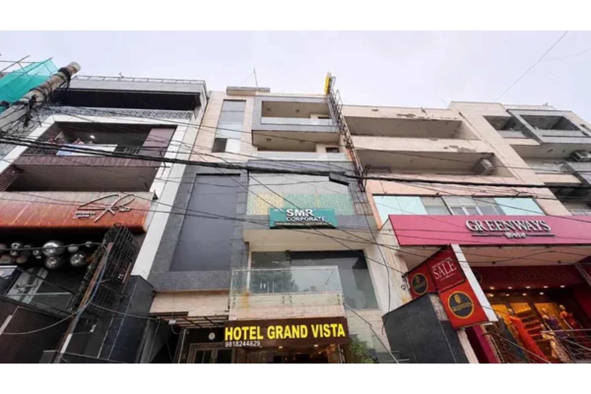 FabHotel Grand Vista - Tap to explore photos