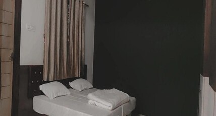 Sunshine Lodge Room Type - Standard Non AC Double Room
