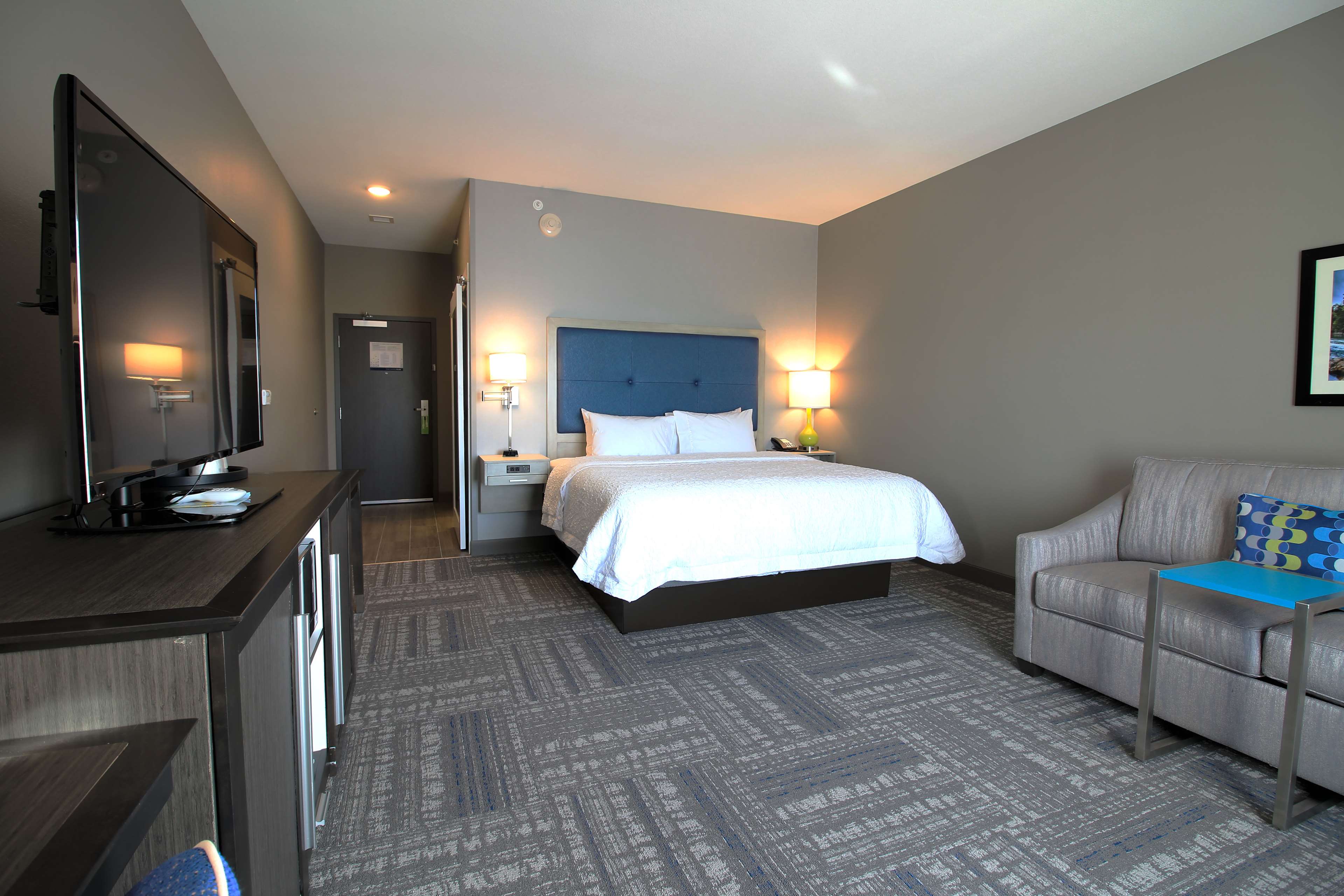 Hampton Inn by Hilton West Plains - Tap to explore photos