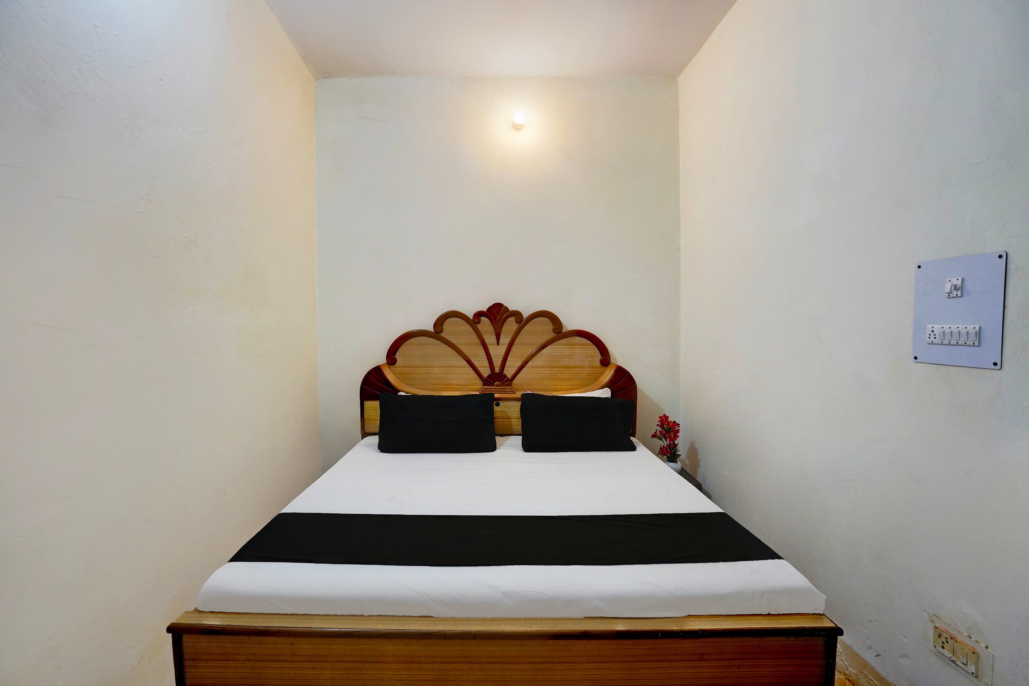 Hotel O Vrindavan guest house - Tap to explore photos