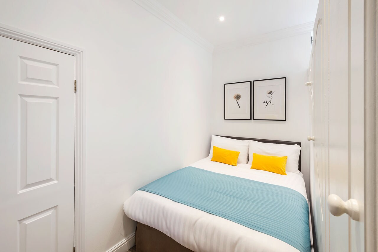 Marylebone Crawford by Viridian Apartment - Tap to explore photos