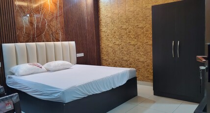 HAPPY STAY HOTEL Room Type - LUXURY ROOM