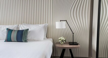DoubleTree by Hilton Hotel Melbourne - Flinders Street Room Type - KING CITY VIEW ROOM