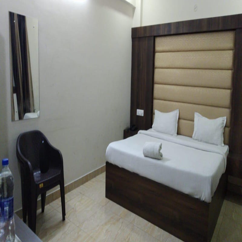 HOTEL APPLE - Tap to explore photos