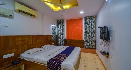 Hotel Anand Deluxe Room Type - Deluxe AC Room